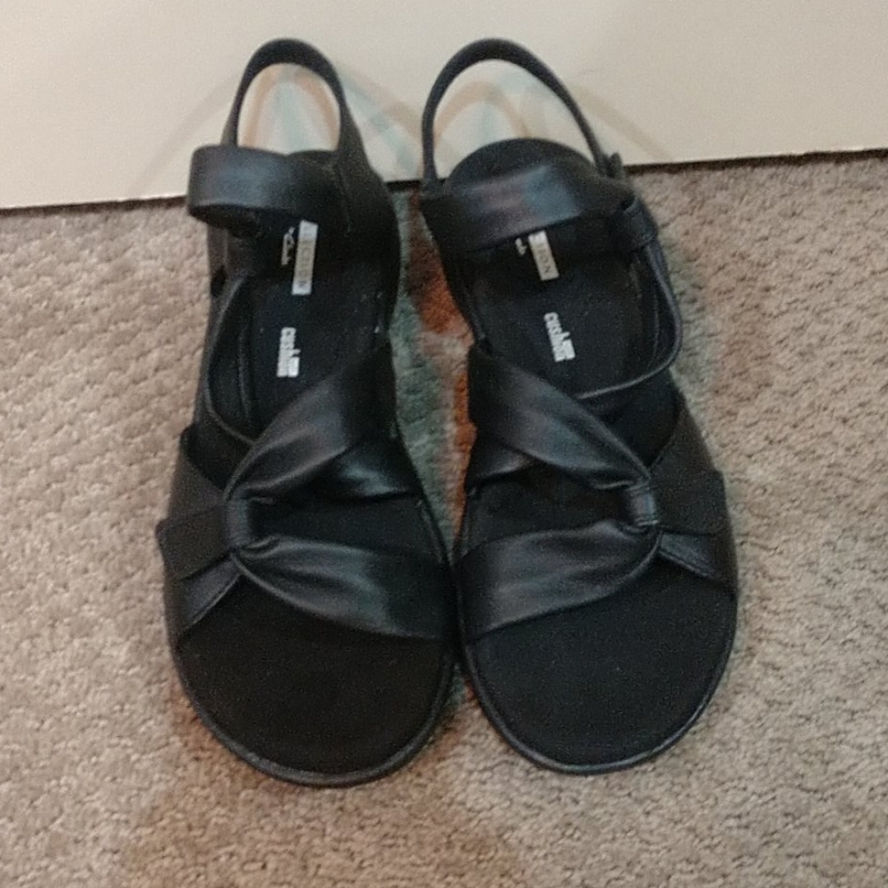 NWOT Clarks Saylie Moon Black Leather Sandals